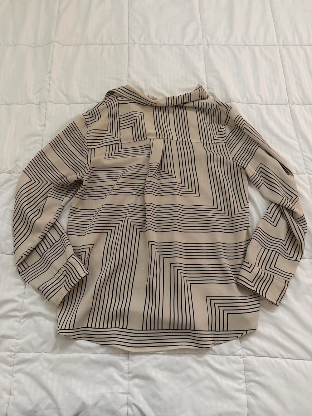 Bundle of 6 Women’s Blouses and Sweaters- Size Medium - Picture 2 of 16